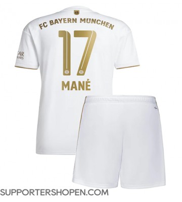 Bayern Munich Sadio Mane #17 Bortatröja Barn 2022-23 Kortärmad (+ korta byxor)